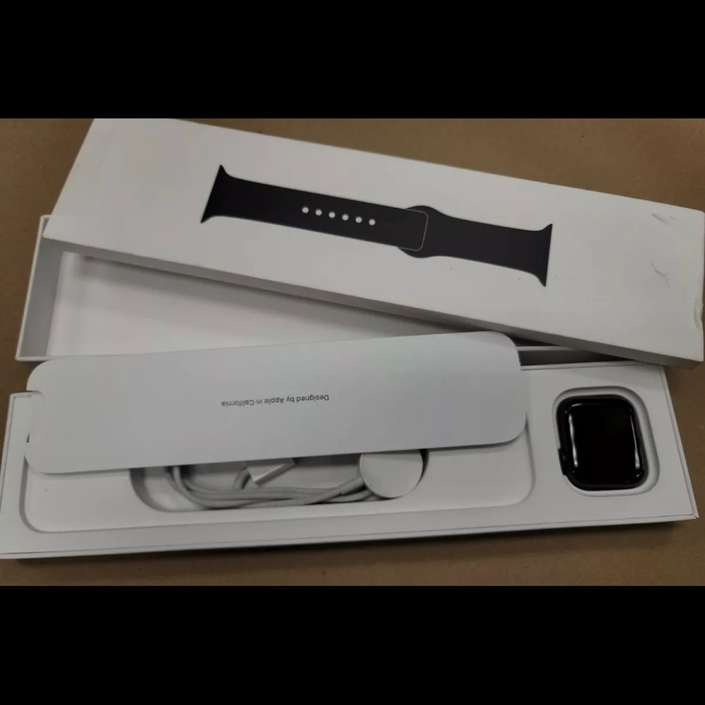 Apple Watch SE 40 mm Aluminum Space Gray